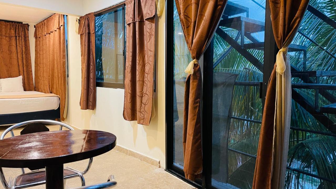 Hotel B&B - 5Th Avenue ปลายาเดลการ์เมน ภายนอก รูปภาพ Curtains